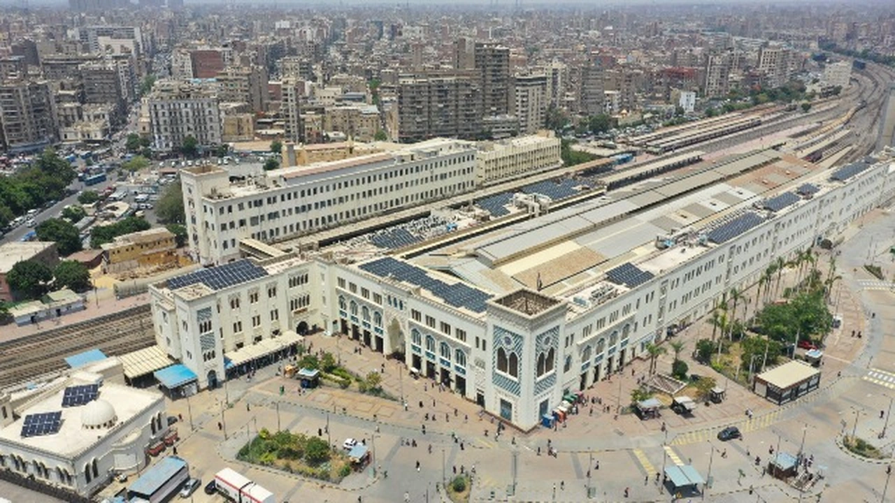 محطة مصر في القاهرة تتصدر تحول السكك الحديدية نحو الطاقة الشمسية